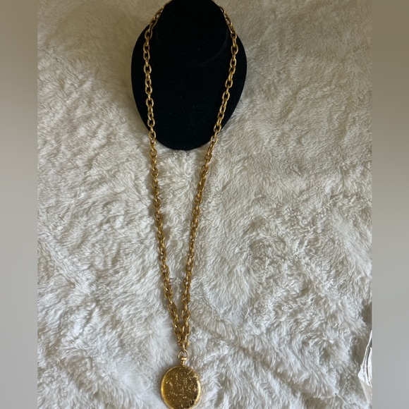 Jewelry - Vintage Style Gold Tone Round Locket Pendant Necklace Floral Engraved Chain